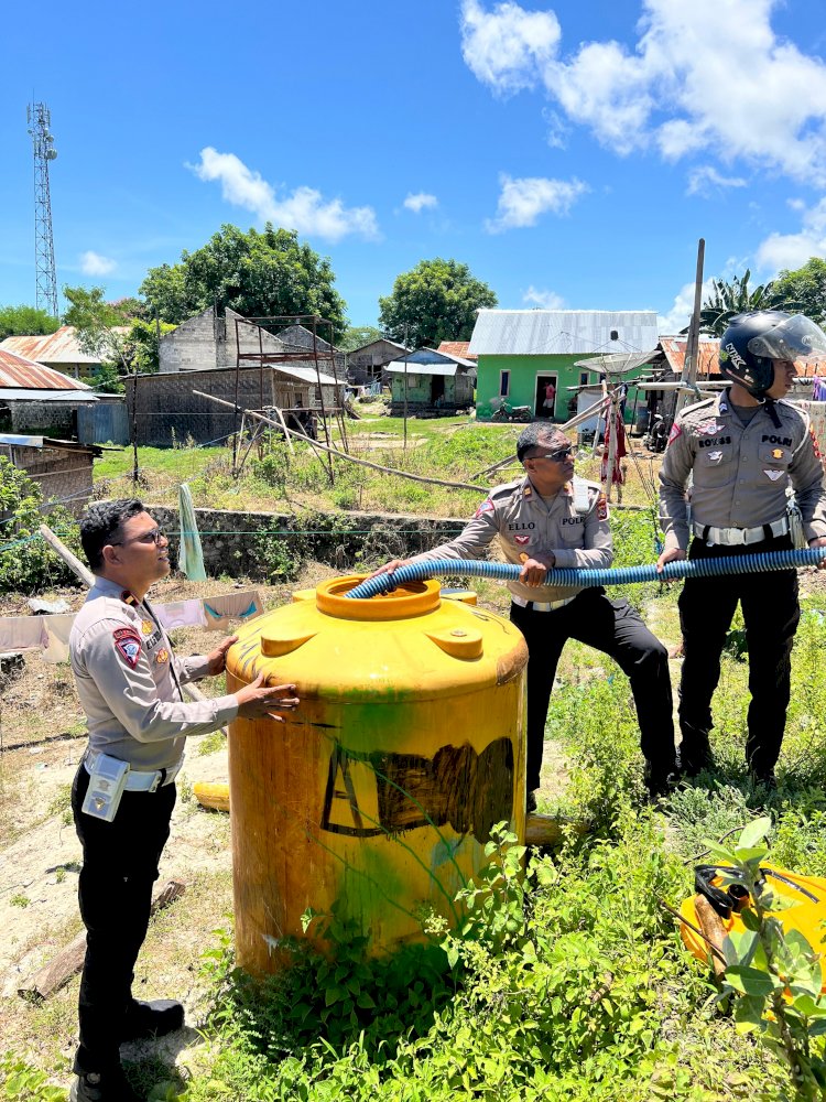 Peduli Kemanusiaan, Sat Lantas Polres Sumba Barat Daya Salurkan Air Bersih Bagi Warga Masyarakat Yang Membutuhkannya