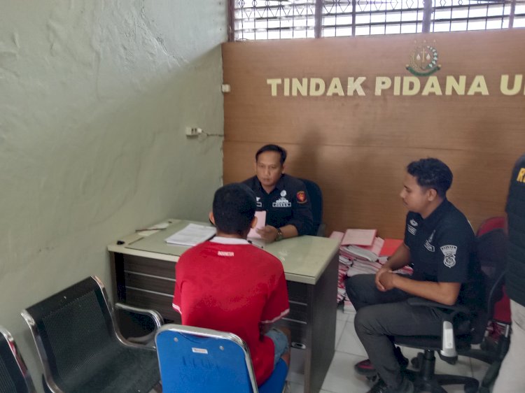 Pelaku Penikaman Pegawai Dinas P & K Resmi Diserahkan ke Kejaksaan Negeri Waikabubak