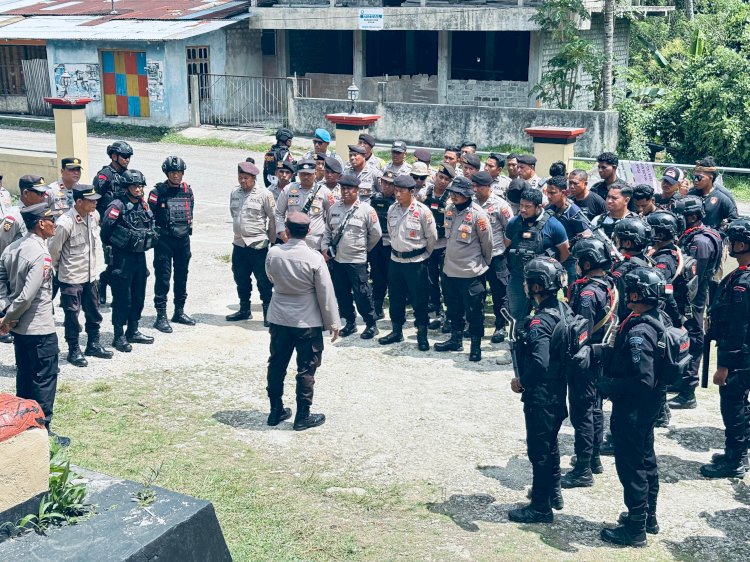 Apel Pengamanan Penegasaan Kembali Batas Administrasi Pemerintahan Antara Desa Weri Lolo dan Desa Weekura, Wakapolres SBD Tekankan Sikap Humanis