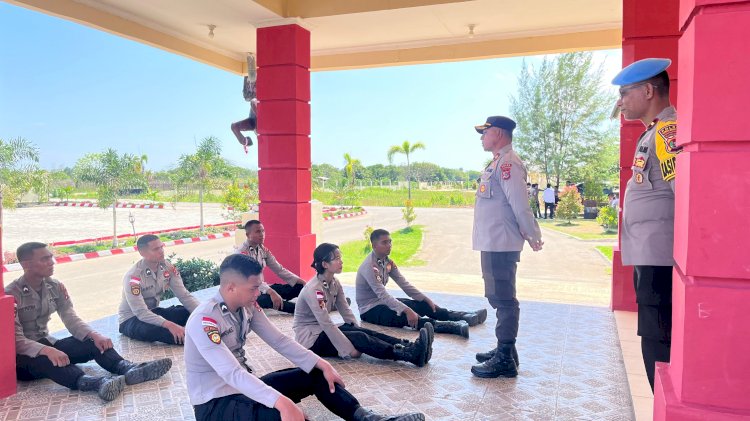 TRADISI PENYAMBUTAN DAN PEMBEKALAN BINTARA REMAJA ( BAJA ) OLEH WAKAPOLRES SUMBA BARAT DAYA