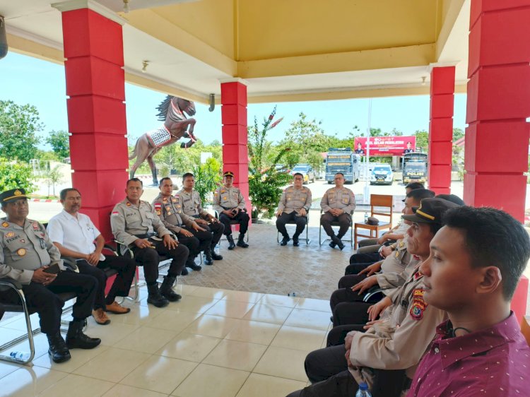 POLRES SUMBA BARAT DAYA GELAR APEL PERALATAN DALAM RANGKA TANGGAP DARURAT BENCANA HIDROMETEOROLOGI 2025