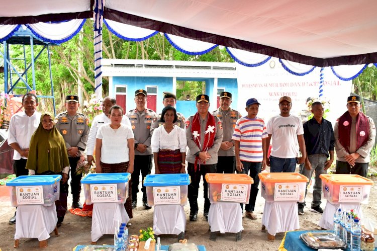 Wakapolri Bersama Perwakilan Akpol ’90 Dhira Brata Resmikan Sumur Bor dan Serahkan Bantuan untuk 2.983 Warga Pengungsi Lewotobi di Huntara II Konga