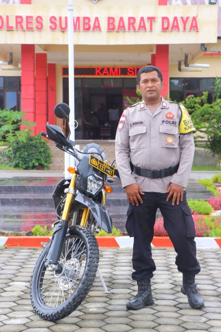 Bhabinkamtibmas Polres Sumba Barat Daya Sampaikan Terima Kasih kepada Komisi III DPR RI atas Bantuan Motor Dinas