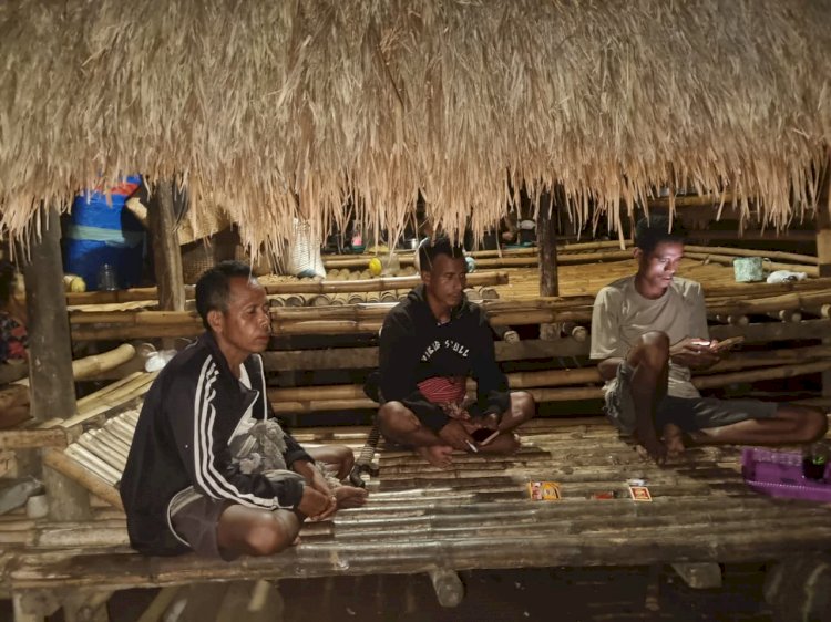 Bhabinkamtibmas Polres Sumba Barat Daya Intensifkan Patroli Malam dan Sambang Warga, Sampaikan Imbauan Kamtibmas di Desa Ana Goka