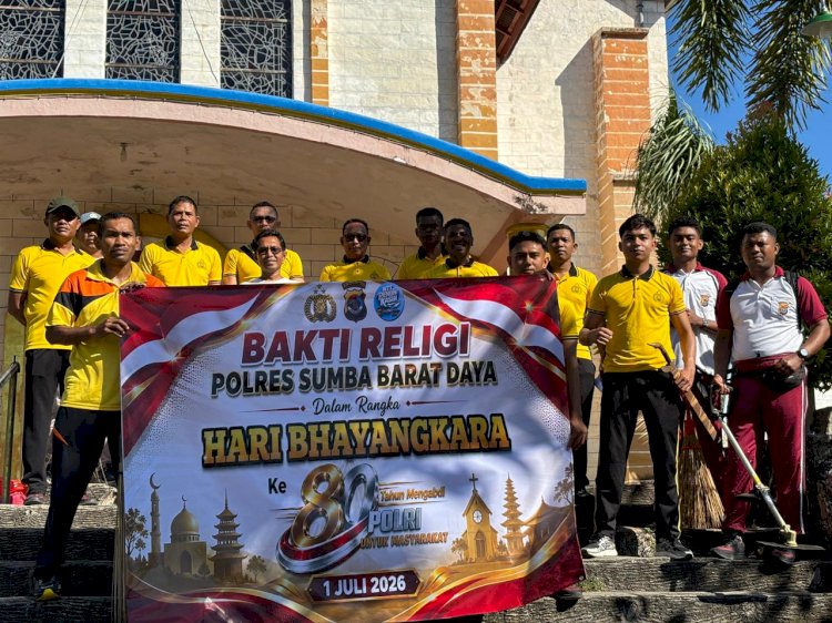 Sambut HUT Bhayangkara ke-80, Polres Sumba Barat Daya Gelar Bakti Religi di Gereja Paroki Roh Kudus Waitabula