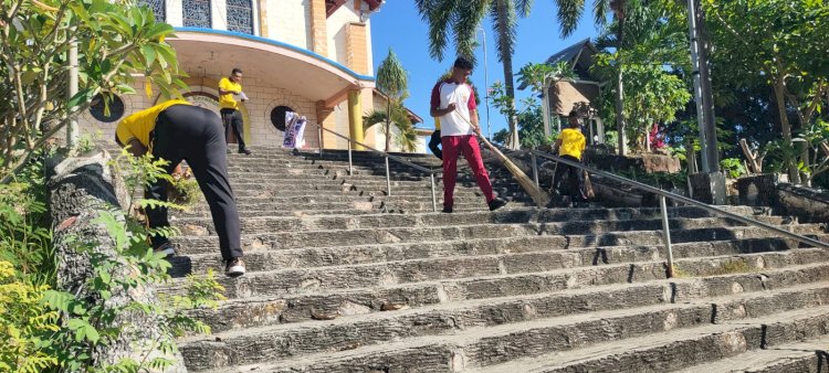 Sambut HUT Bhayangkara ke-80, Polres Sumba Barat Daya Gelar Bakti Religi di Gereja Paroki Roh Kudus Waitabula