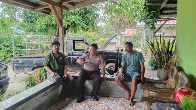 Bhabinkamtibmas Polsek Kota Tambolaka Sambangi Warga Desa Pogotena, Sampaikan Imbauan Kamtibmas Secara Humanis