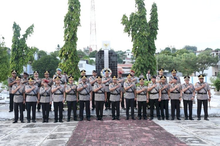 Polda NTT Gelar Upacara Ziarah Tabur Bunga di TMP Dharma Loka, Wujud Penghormatan kepada Jasa Para Pahlawan Jelang Hari Bhayangkara ke-80