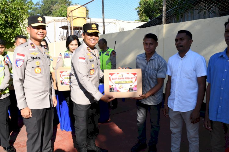 Kapolda NTT Bagikan 100 Paket Sembako, Wujud Kepedulian Polri kepada Masyarakat di HUT Bhayangkara ke 80