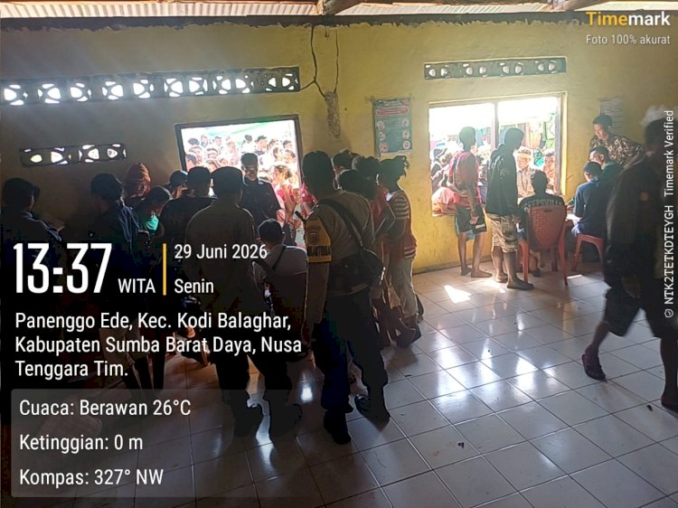 Bhabinkamtibmas Polres Sumba Barat Daya Amankan Penyaluran Bansos Sembako dan PKH bagi 3.139 Penerima di Kodi Balaghar