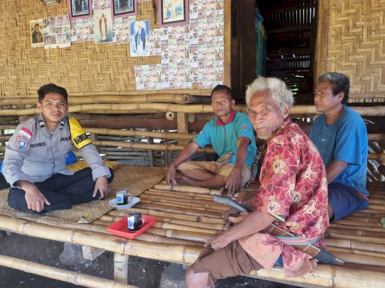 Patroli Presisi Cipkon Polsek Kodi Bangedo, Bhabinkamtibmas Berikan Edukasi Kamtibmas dan Keselamatan Berlalu Lintas kepada Warga Desa Ana Goka