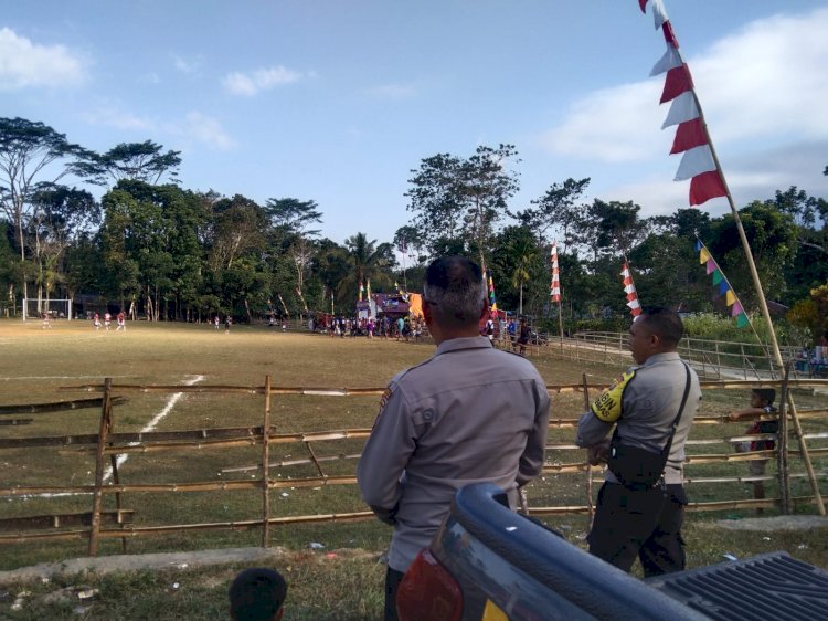 Polsek Wewewa Timur Amankan Turnamen Sepak Bola Mini GKS Jemaat Tanah Kombuka, Pertandingan Berlangsung Aman dan Kondusif