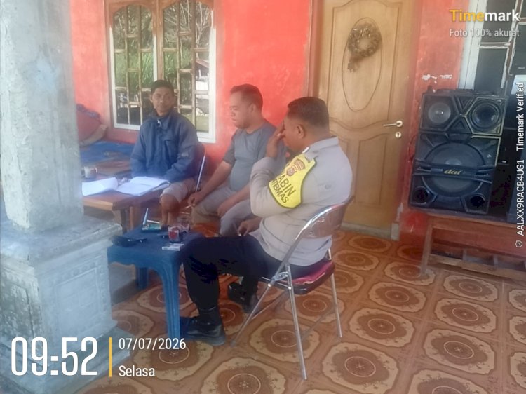 Bhabinkamtibmas Pospol Palla Sambangi Warga Desa Bondoponda, Sampaikan Pesan Kamtibmas dan Pencegahan Karhutla