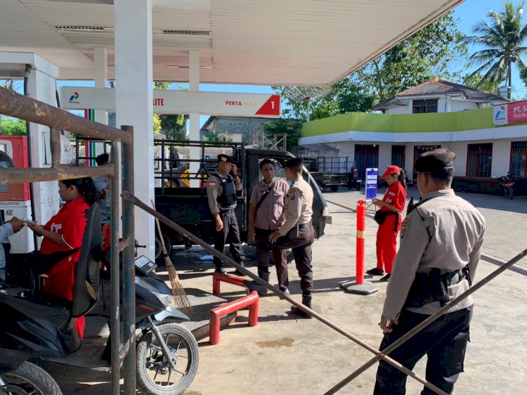 Sat Samapta Polres Sumba Barat Daya Laksanakan Pengamanan dan Edukasi di SPBU Radamata