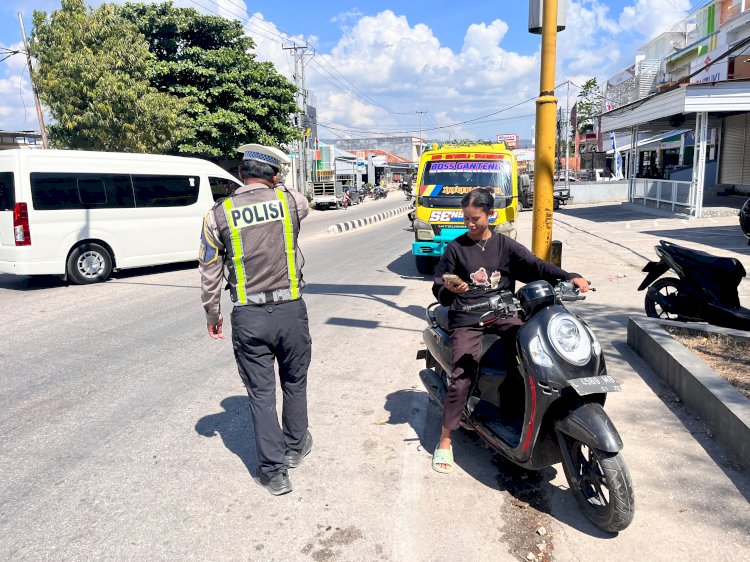 Unit Patwal Satlantas Polres Sumba Barat Daya Intensifkan Patroli dan Pengaturan Lalu Lintas di Kota Tambolaka