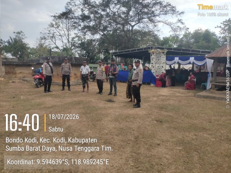 Polsek Kodi Laksanakan Pengamanan Pesta Pernikahan di Desa Bondo Kodi untuk Menjaga Situasi Tetap Kondusif