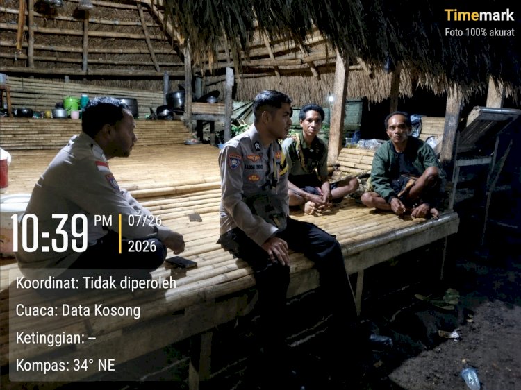 Polsek Kodi Bangedo Laksanakan Patroli Rutin di Desa Waimakaha dan Waipadi untuk Jaga Stabilitas Kamtibmas