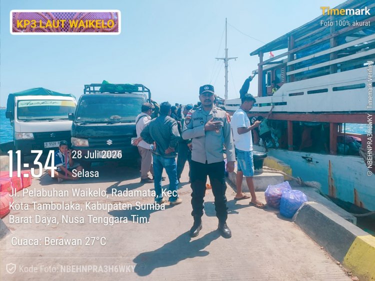KPPP Laut Polres Sumba Barat Daya Amankan Kedatangan KLM Ridho Ilahi 06 di Pelabuhan Waikelo