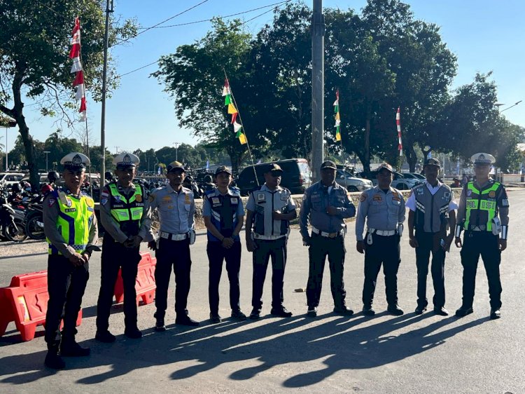 Satlantas Polres Sumba Barat Daya Amankan Arus Lalu Lintas Upacara HUT ke-81 RI di Lapangan Galatama