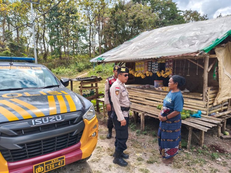 Patroli Cipta Kondisi, Satsabhara Polres SBD Sampaikan Pesan Kamtibmas kepada Masyarakat