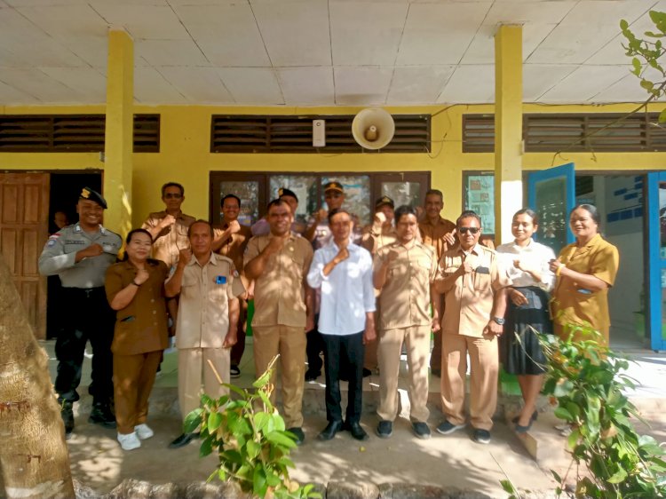 Kasat Binmas Polres SBD Jadi Pembina Upacara di SMA Negeri 1 Loura, Sampaikan Pesan Kamtibmas kepada Pelajar
