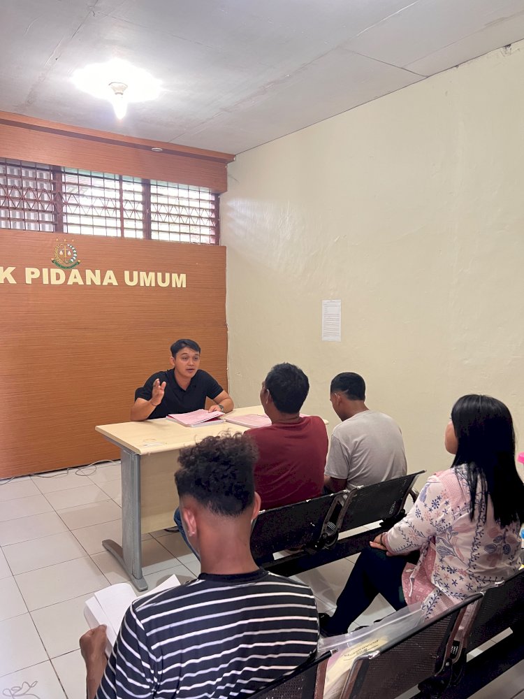 Polres Sumba Barat Daya Limpahkan Tersangka dan Barang Bukti Perkara Pengeroyokan ke Kejari Sumba Barat